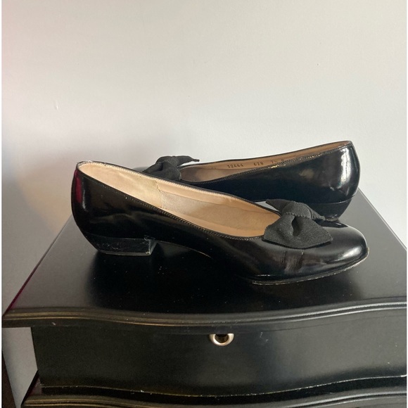 Authentic Salvatore Ferragamo patent leather heels - Picture 3 of 8
